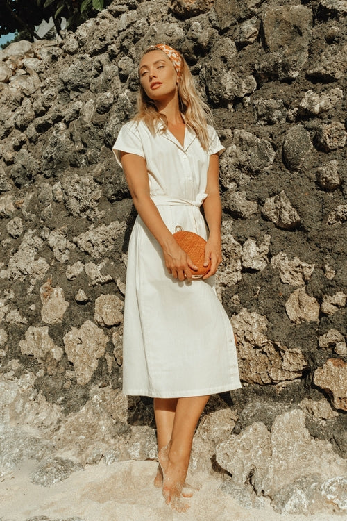 Vestido Midi em Linho Off White - Elegância Natural e Atemporal