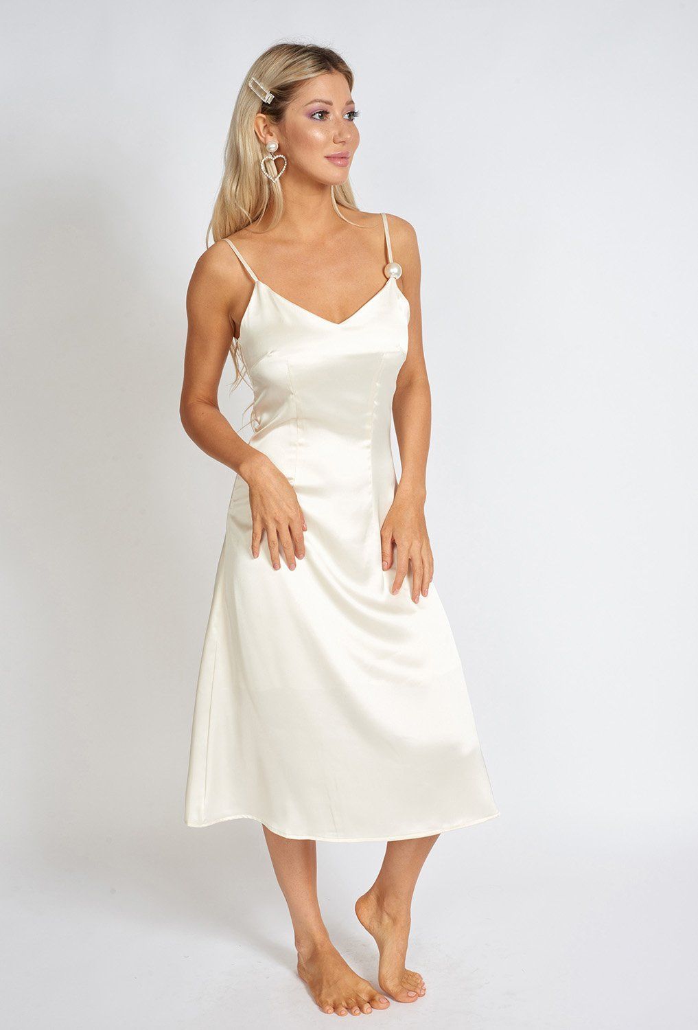 Léonie – Vestido Slip Midi em Cetim com Pérola Única